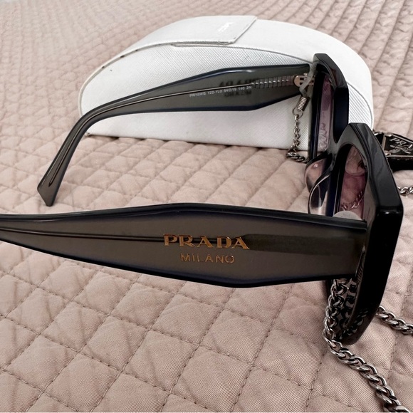Prada Sunglasses grey acetate with chain, full box. Very good condition - Picture 4 of 5